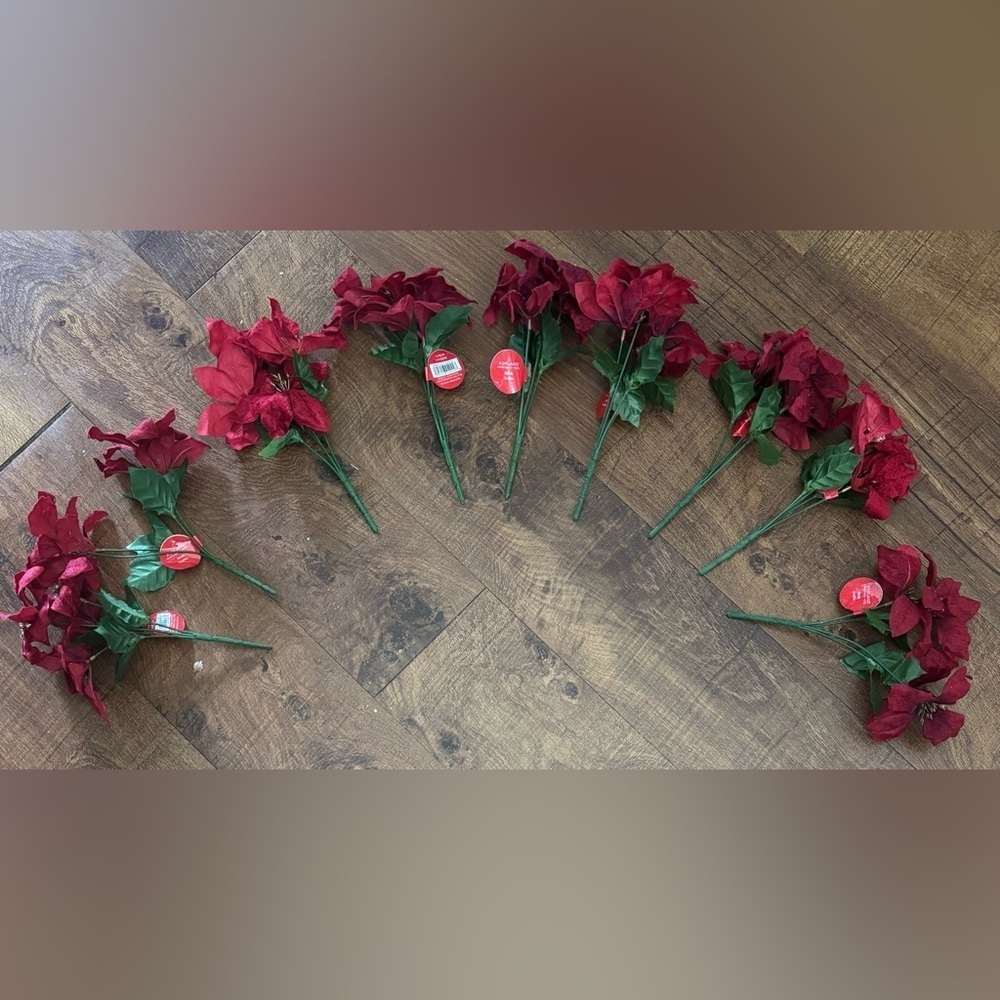 NWT Christmas faux  bush stems bundle 8 total Ashland red green 9”